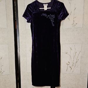 Embellished Purple Velvet Sheath Dress with Short Sleeves for Cocktail